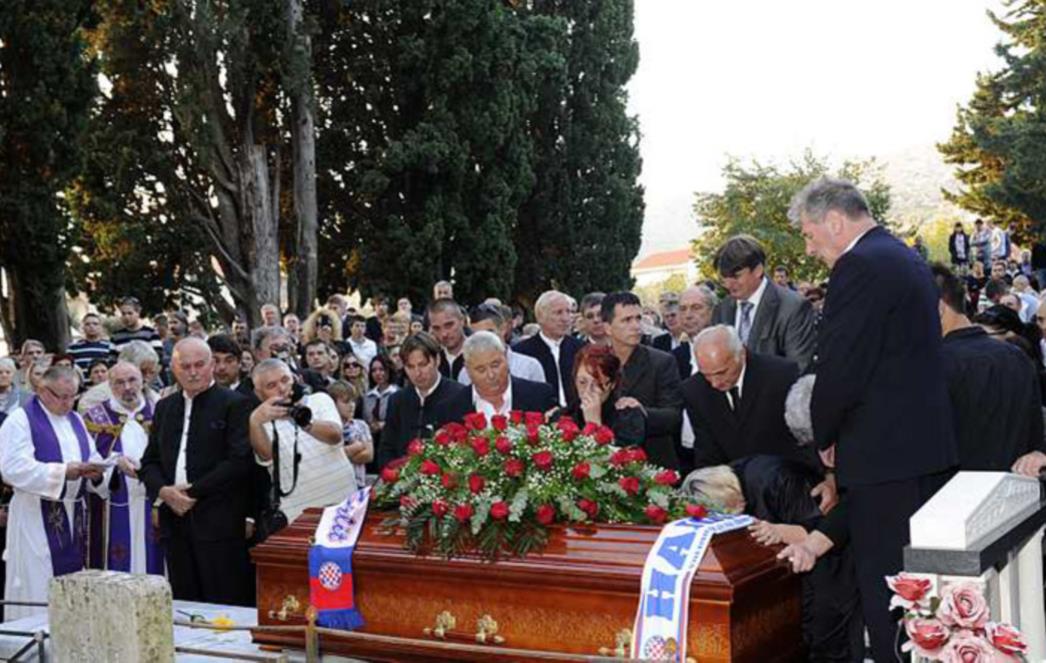 Torcida bakljadom ispratila Vinka Cocu