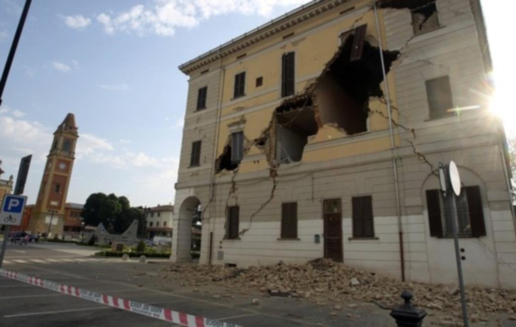 Snažan potres pogodio Italiju, najmanje troje mrtvih! (VIDEO)