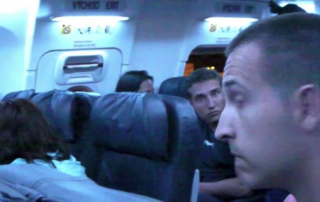 NISU MOGLI VJEROVATI: Pogledajte što je žena radila u zrakoplovu! /VIDEO/