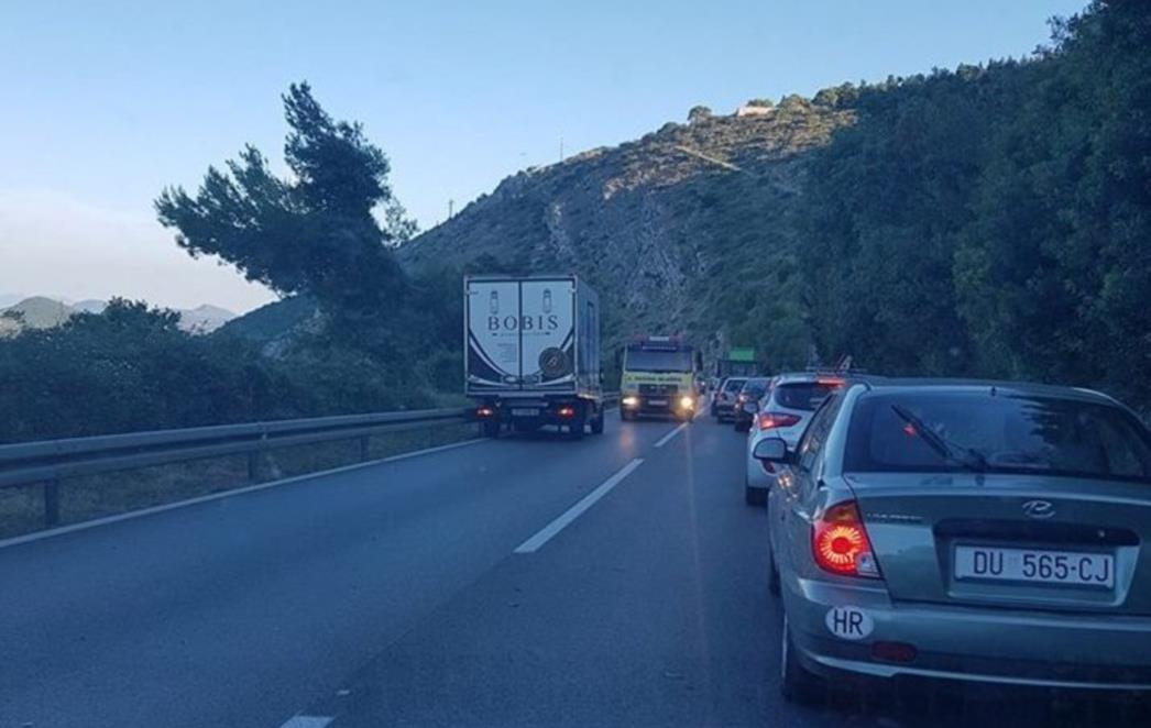SKRETANJE ZA BOSANKU Zbog lakše prometne nesreće na magistrali jutros se stvorile prometne kolone