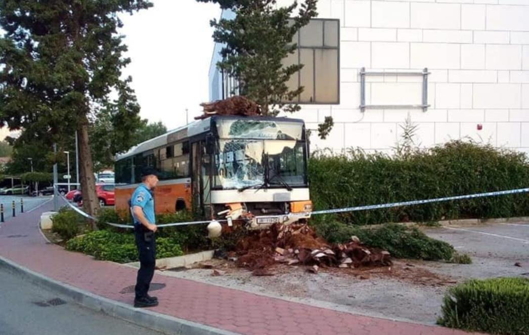 DETALJI KRAĐE AUTOBUSA U MLINIMA 'Bila su trojica, udarali su u znakove i stupove, a onda su pobjegli kroz prozor'