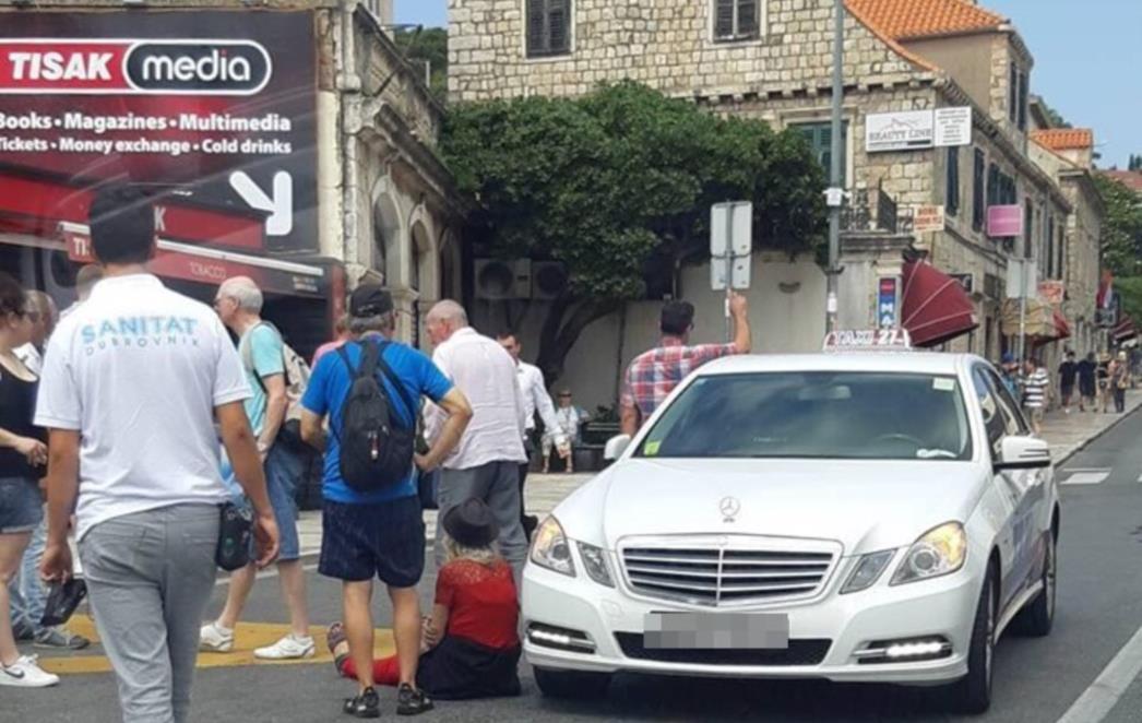DETALJI JUČERAŠNJE NESREĆE Taksist teže ozlijedio 73-godišnju Agrentinku na Pilama jer je neoprezno prelazila kolnik 