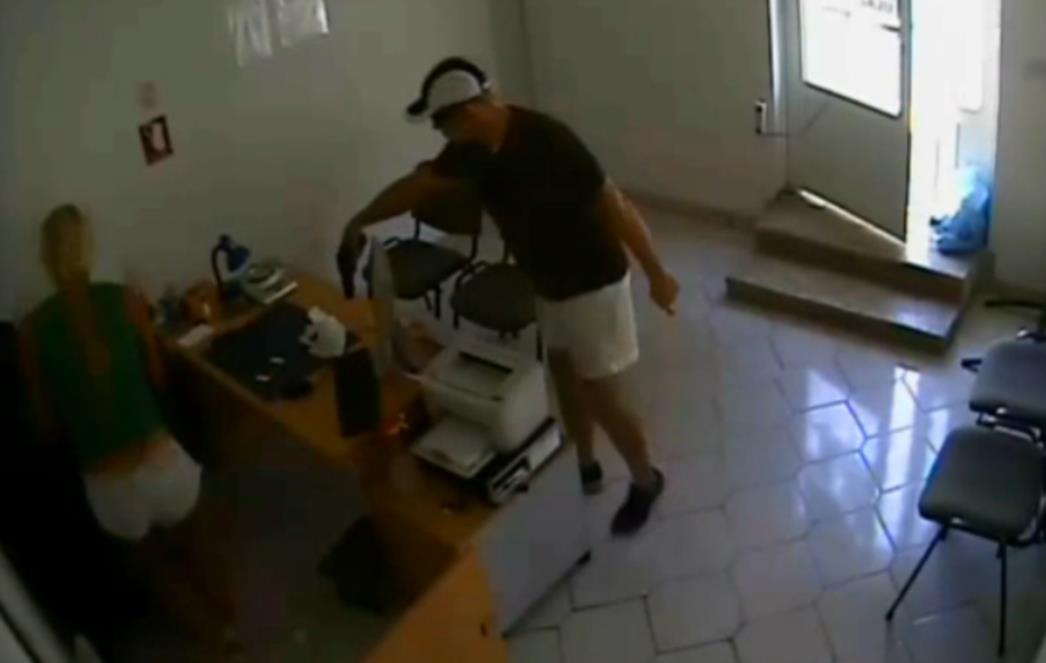 POLICIJA MOLI ZA POMOĆ, DOBRO POGLEDAJTE VIDEO: Prepoznajete li počinitelje razbojništva u Dubrovniku?