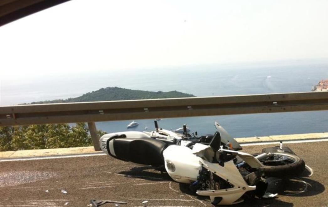 DVIJE PROMETNE NESREĆE TAKSISTA: Sudar kamiona, taksija i motocikla na vidikovcu, ima ozlijeđenih, promet otežan (FOTO)