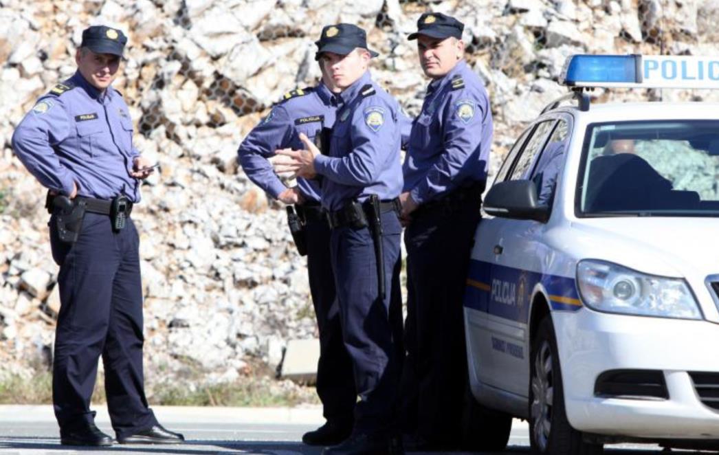 Autom izletio na pločnik i udario u majku troje djece, odbacivši je 11 metara