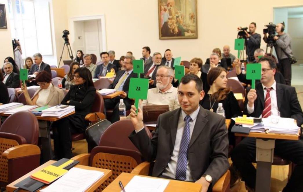 DUBROVAČKI HDZ: Neka gradonačelnik prije gradskog vijeća nauči što je to 'regija'!