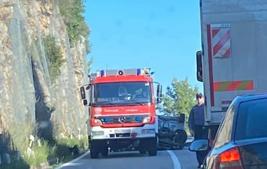IZVUKLI ŽIVU GLAVU Prevrnuo se automobil kod Trstenog, nitko nije ozlijeđen