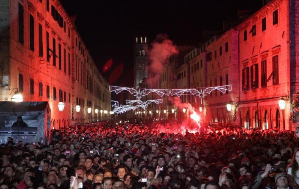 VEČERAS: Besplatan parking, kafići rade cijelu noć 
