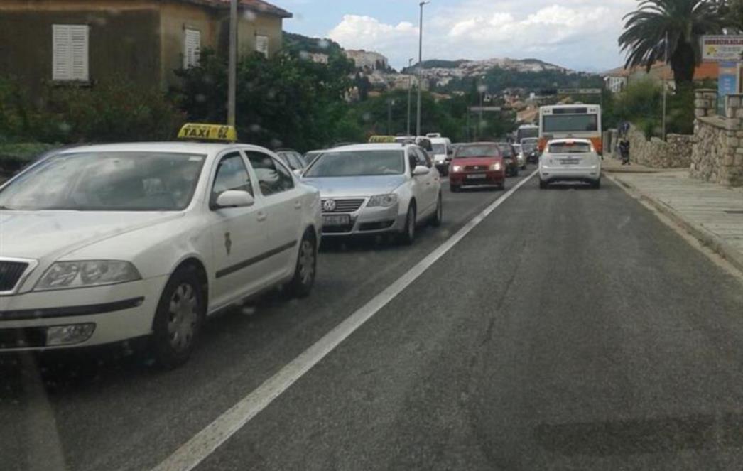 KAOS NA ULAZU U DUBROVNIK:  Kolona skoro do Župe dubrovačke (FOTOGALERIJA)