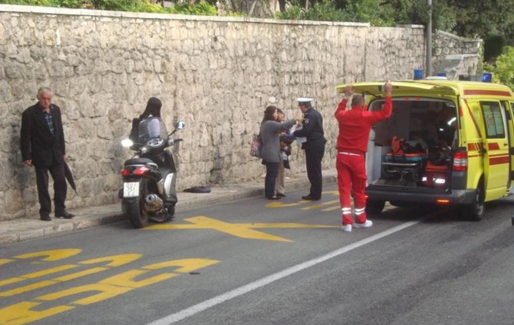 UZNEMIRUJUĆE FOTOGRAFIJE: U prometnoj nesreći u Dubrovniku teško stradao motociklist, Japanka lakše ozlijeđena (FOTOGALERIJA)