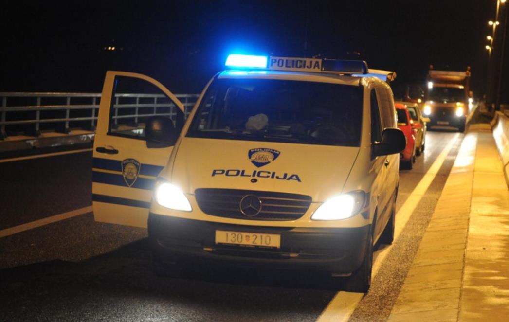 Pješak prelazio autocestu i usmrtio ga automobil