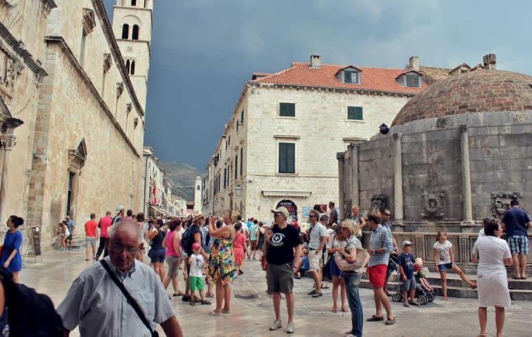 MISLILI STE KONAČNO LJETO? Za vikend još grmljavinskih pljuskova