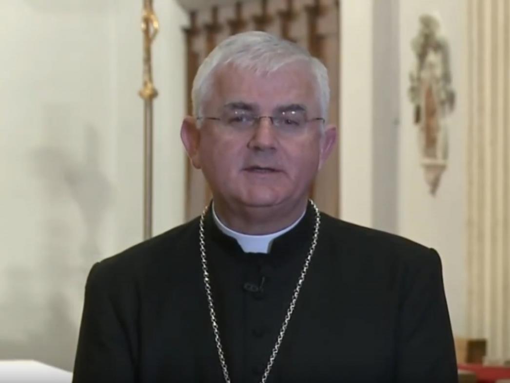 OGLASIO SE I UZINIĆ 'Rado bih osobno susreo istospolni par koji je tražio ovo krštenje'