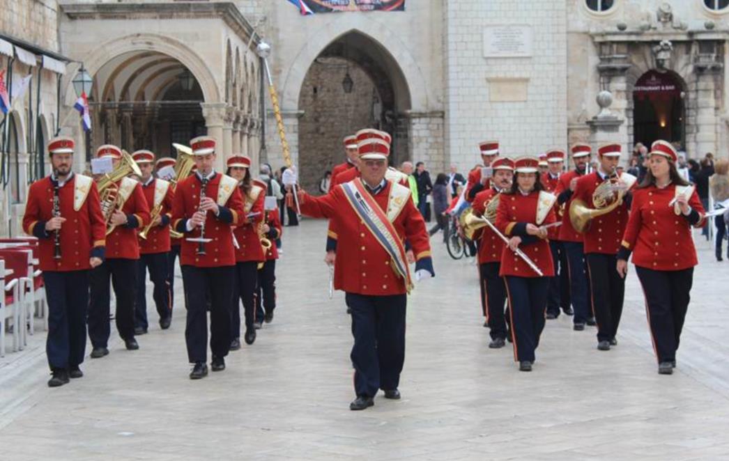 Turisti oduševljeni Gradskom glazbom (FOTO)