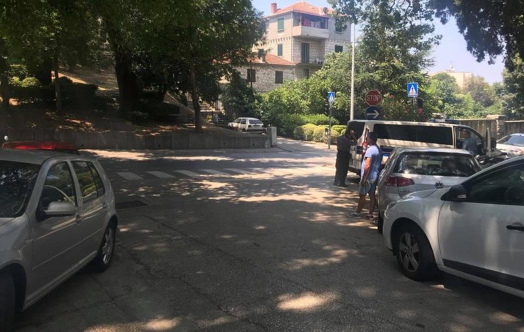 POZNATI DETALJI NESREĆE Kod Fina-e vozač udario pješakinju pa se udaljio s mjesta događaja 