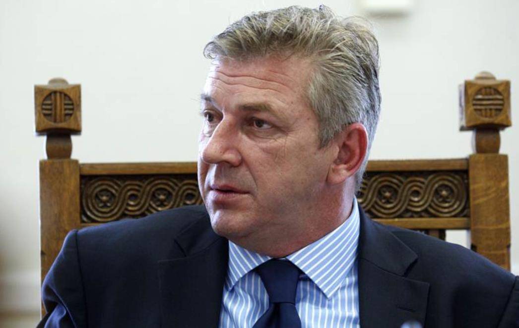 Četvrti dan borbe za život: Ministar Ranko Ostojić je uspavan i priključen na respirator