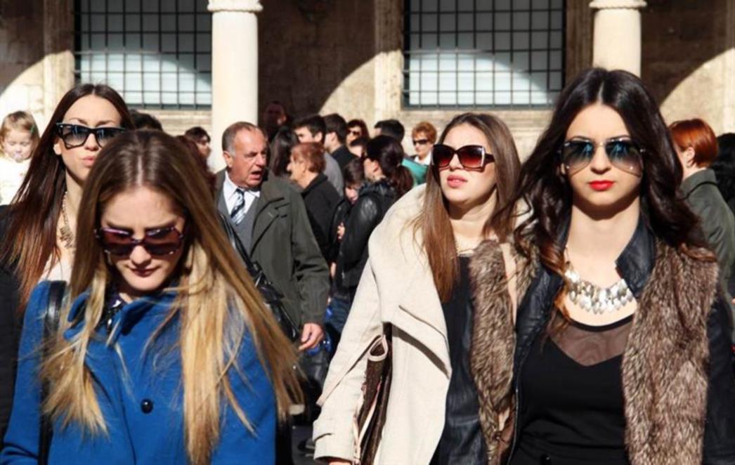 PROSLAVA SVETOG VLAHA: Stradun prepun, Dubrovkinje i Dubrovčani u objektivu! (FOTOGALERIJA)