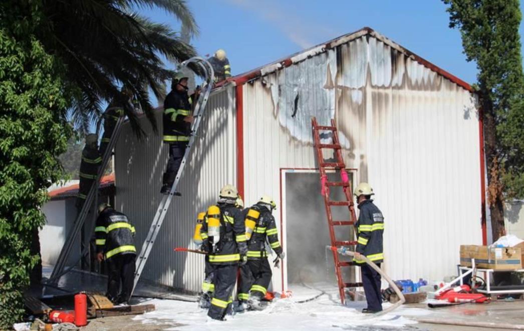 POŽAR U ACI MARINI U KOMOLCU: Brzom intervencijom, vatrogasci spriječili veću štetu (FOTO)