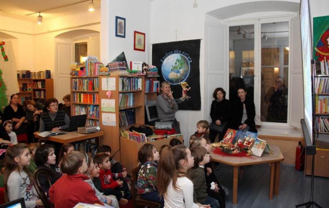 NARODNA KNJIŽNICA GRAD: Božićne bajke za najmlađe (FOTO)