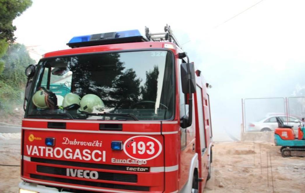 POŽAR U BLIZINI DUBROVNIKA: Jaka bura otežava gašenje   