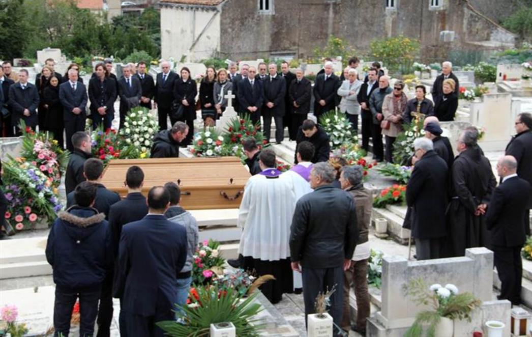 ISPRAĆAJ KAPETANA JERKOVIĆA:  "Neka zaspu svi valovi...." (FOTOGALERIJA)