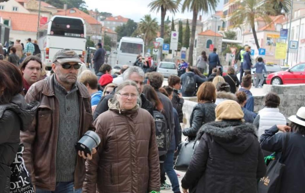 STRADUN I PILE: Turisti u obilasku grada (FOTOGALERIJA)