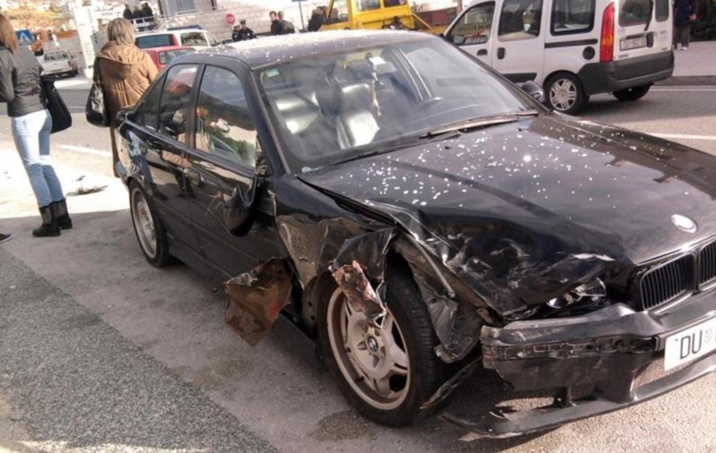 KAMIKAZA U MOKOŠICI: Pijan se sudario i oštetio još dva vozila (FOTO)