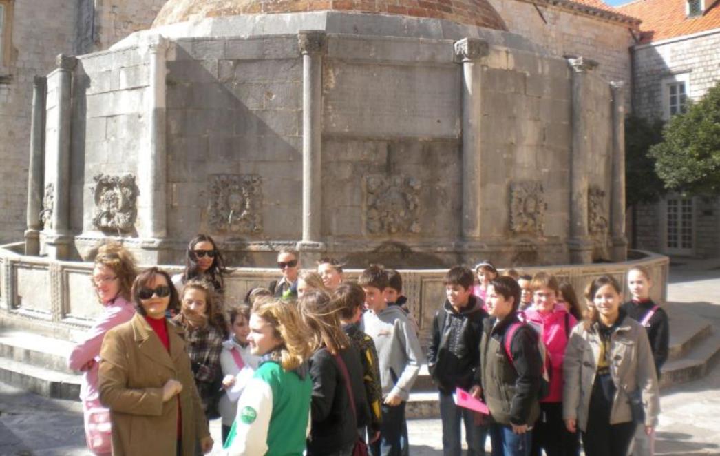 Učenici OŠ. Ivana Gundulića u obilasku kulturnih znamenitosti Dubrovnika (FOTOGALERIJA)