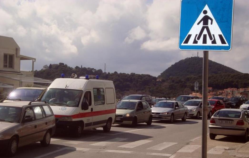 PROMETNI KOLAPS U DUBROVNIKU Čak i Hitna pomoć mora čekati prolazak (FOTOGALERIJA)