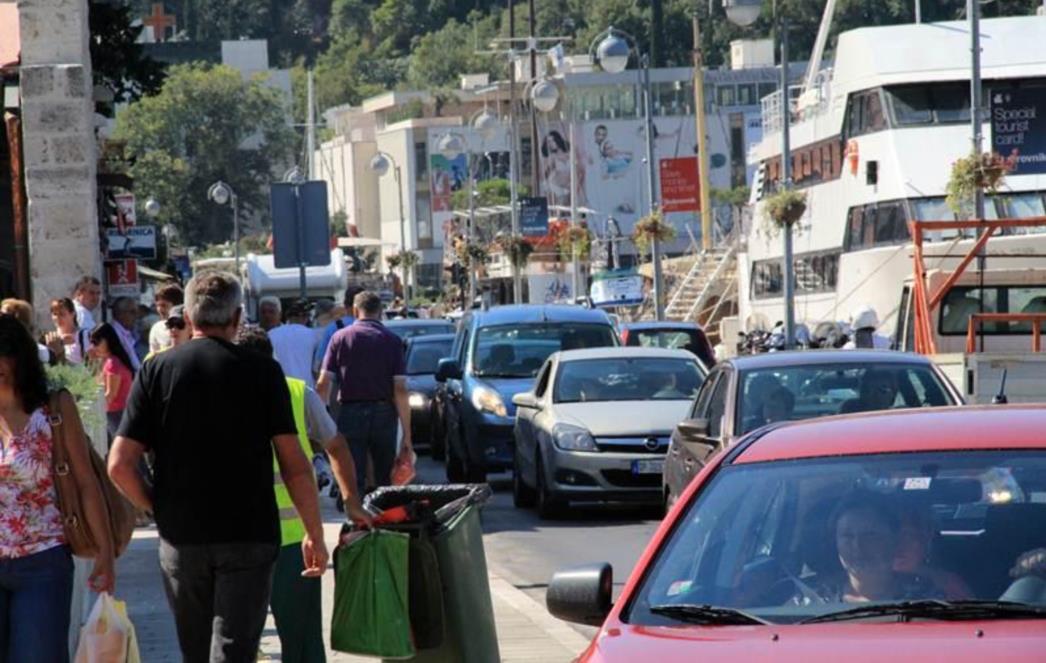 NEMA POMOĆI: I dalje gužve po  Dubrovniku (FOTOGALERIJA)