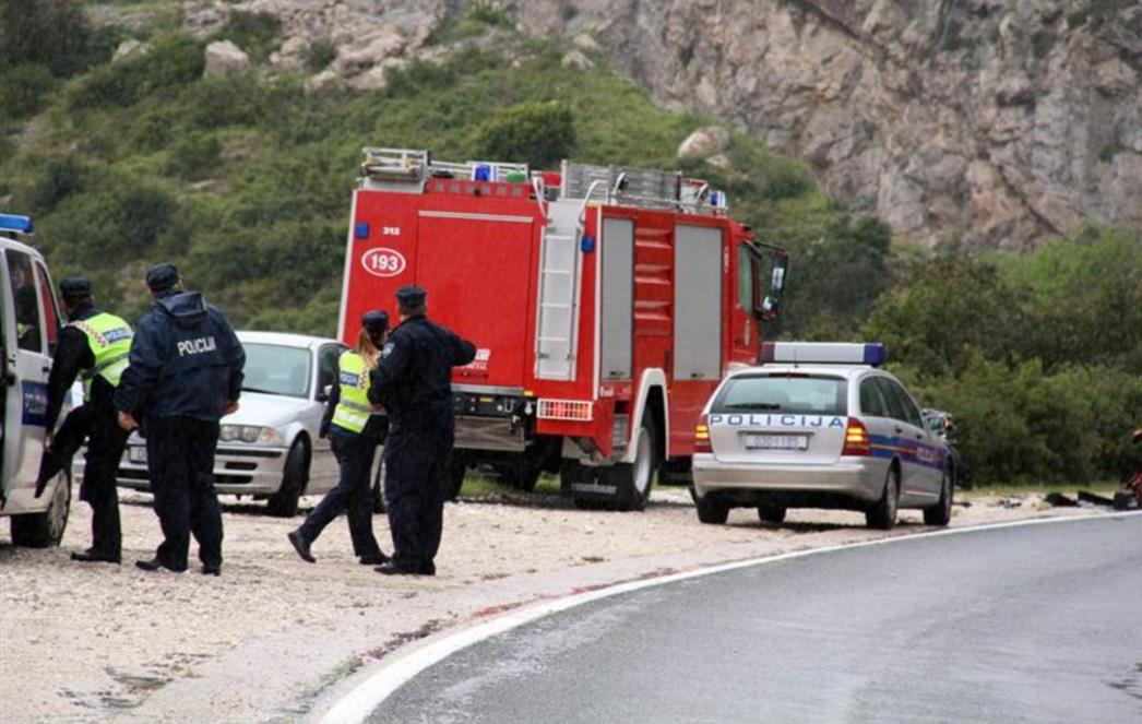 TEŠKA PROMETNA NESREĆA U BLIZINI DUBROVNIKA: U Banićima ozlijeđene dvije osobe, hitno prebačene u OB Dubrovnik!