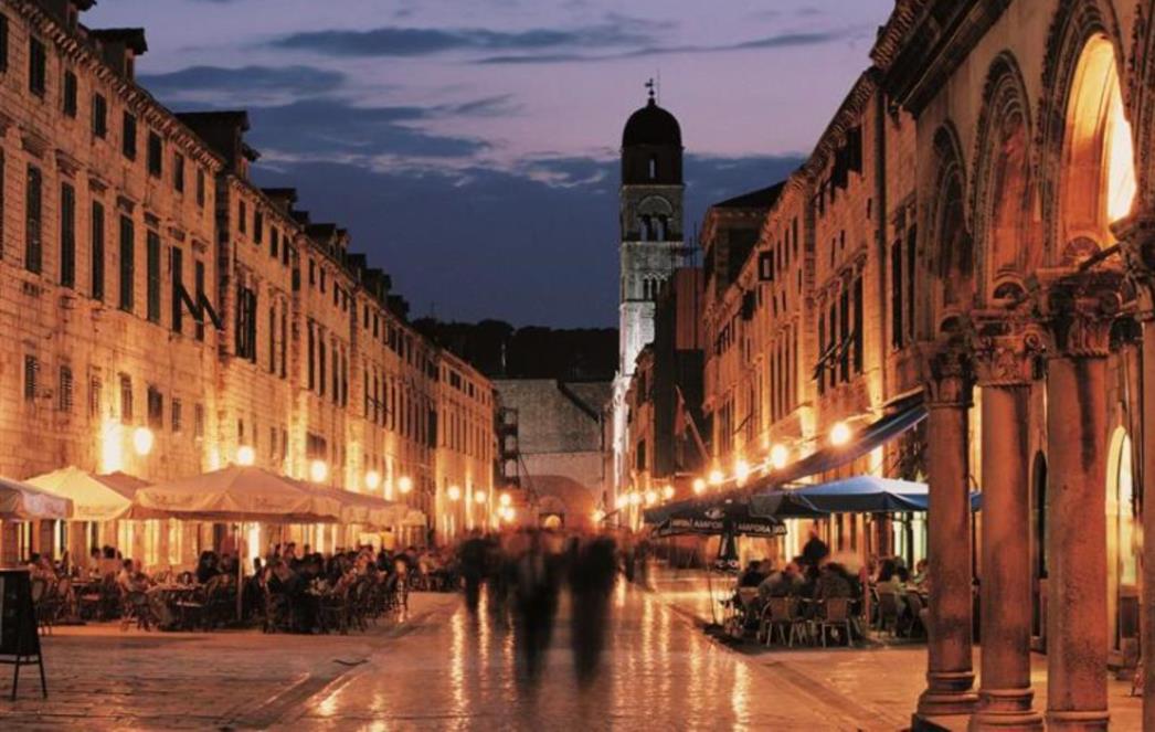 Nikad više gostiju, a  navodno nikad lošija potrošnja