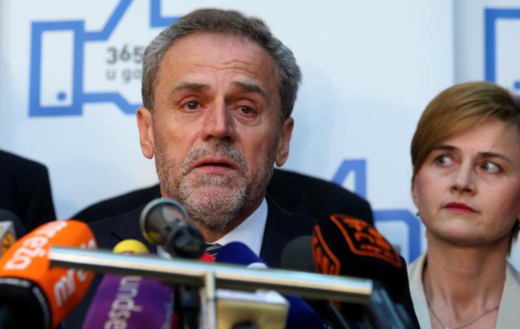 Bandić kroz suze zahvalio glasačima i pohitao majci na samrti u Hercegovinu