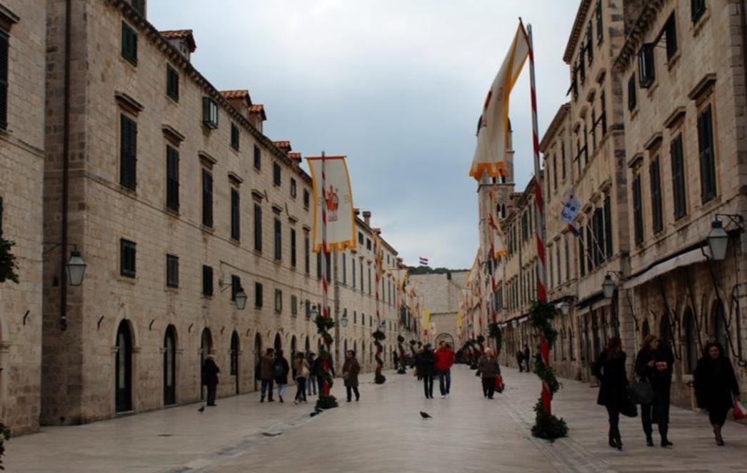 DUBROVNIK SE PRIPREMA: Stradun u znaku sv. Vlaha (FOTO)