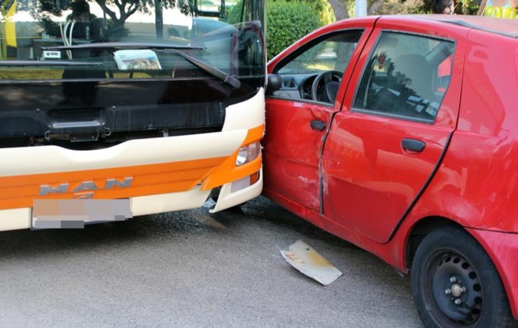 DUBROVNIK: Na Babinom kuku  sudar Libertasovog autobusa i osobnog automobila (FOTOGALERIJA)