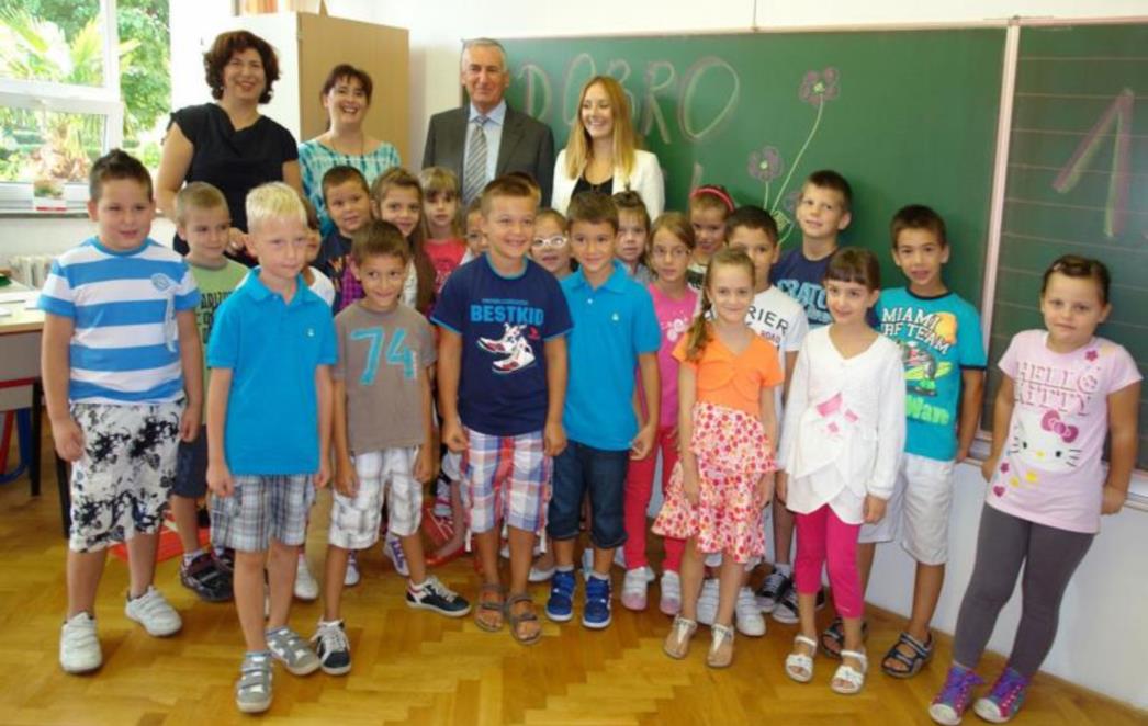 ŽUPAN DOBROSLAVIĆ poželio dobrodošlicu prvašićima u Metkoviću i Opuzenu  