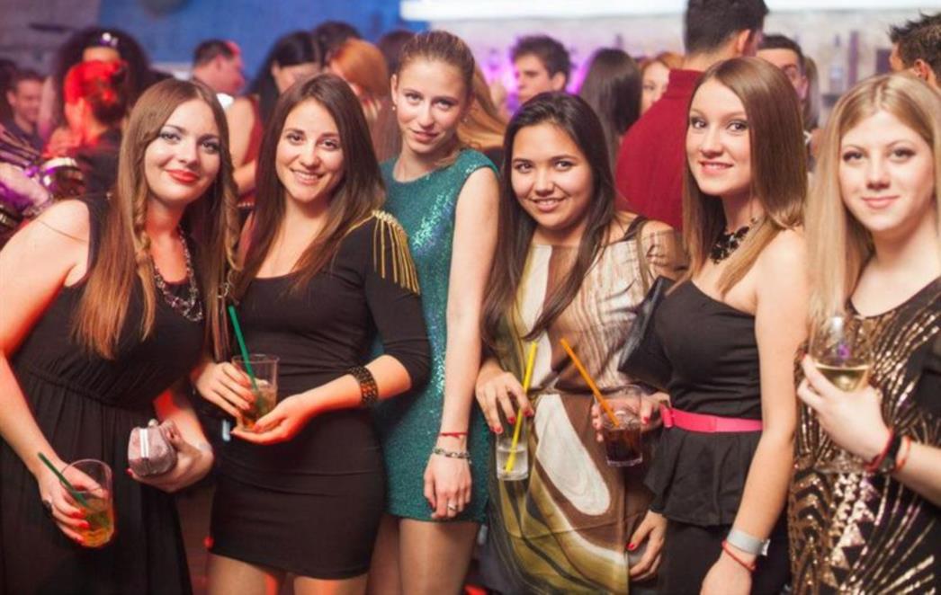 NOVOGODIŠNJE SLAVLJE: Pazi da ti se ne obije u glavu