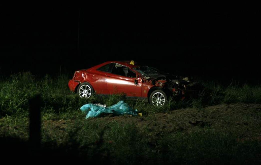 FOTO: Sletio s ceste, ispao iz automobila i preminuo
