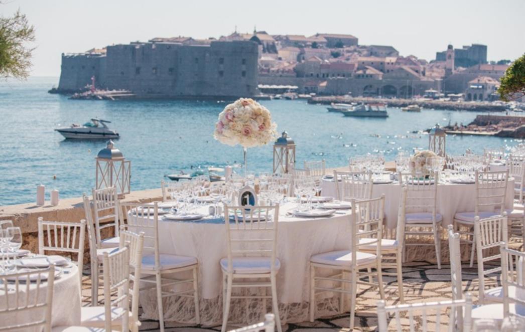 LUKSUZ KOJI BIRAJU   STRANCI   Evo koliko se u prosjeku   troši na vjenčanje u Dubrovniku
