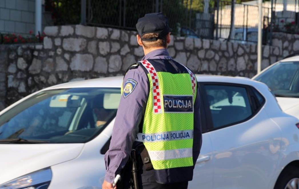 SUDAR KOMBIJA, BICIKLISTA I AUTOMOBILA Jučer su se dogodile tri prometne nesreće na području Županije