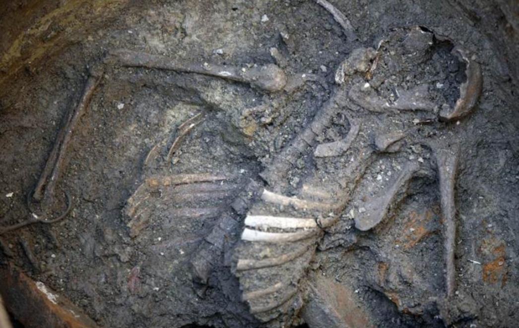 Vinkovci: U bunaru pronađen ženski kostur iz rimskog doba (FOTO)