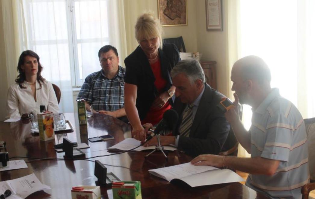 Župan potpisao 20 ugovora  u zdravstvu i socijalnoj skrbi vrijednih 160 tisuća kuna