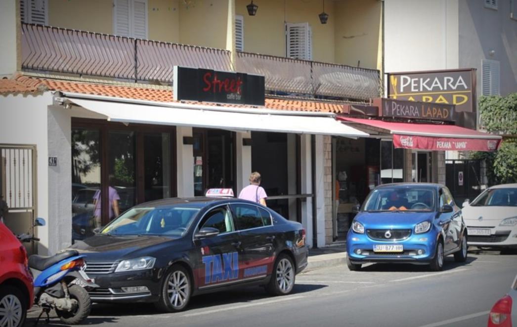 TEŠKE POSLJEDICE Podivljali mladić u caffe baru Street na Vojnoviću čašom gađao goste