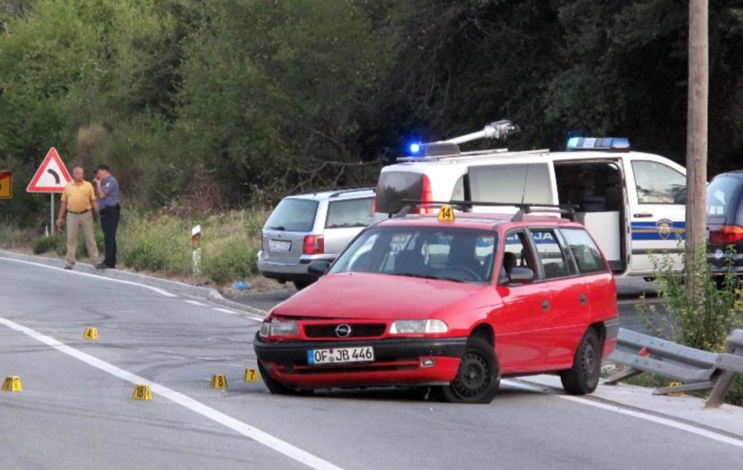 Pijana vozačica zabila se u ogradu s devet putnika, dvoje kritično