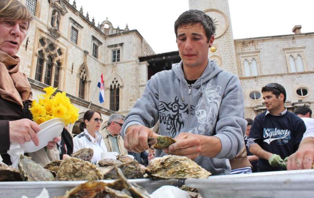FOTOGALERIJA Stradun u znaku Dana narcisa i Feste od kamenica