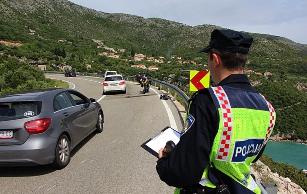 DETALJI JUČERAŠNJE PROMETNE NESREĆE U KLEKU Državljanka Kosova udarila u ogradu, čak petero osoba ozlijeđeno