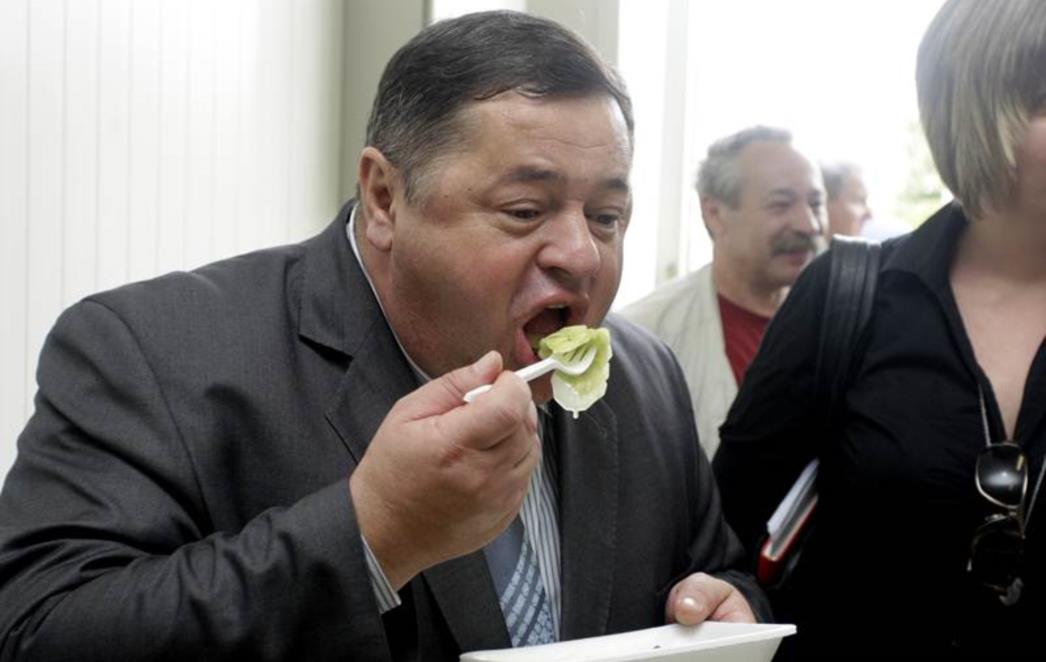 FOTO: 'Kušač' Čobanković uzalud jeo, superbakterija voli 'žensku' hranu