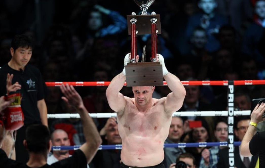CRO COP-u OTKAZAN MEČ:: Fedorov brat potukao se u kafiću!