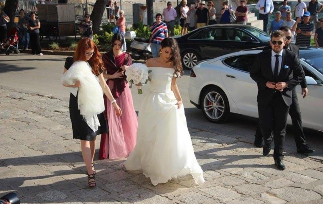 NA  VJENČANJU  NOSILA  TRADICIONALNE  KONAVOSKE  NAUŠNICE  Lijepa  Dubrovkinja  udala  se  za  Marina Čilića