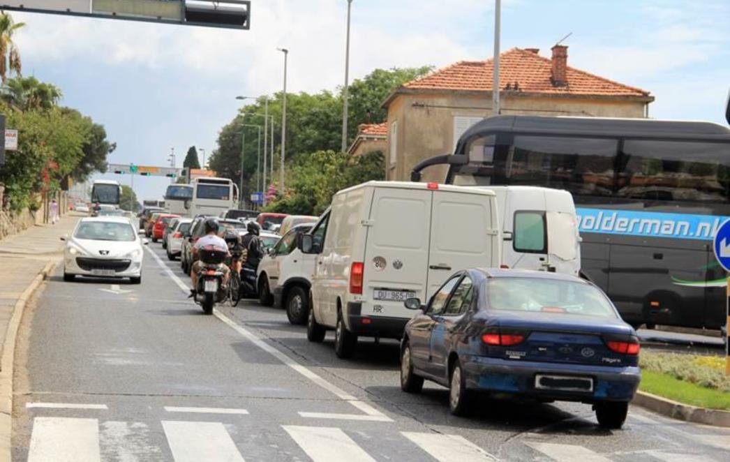 S PRVIM KAPIMA KIŠE: Krkljanac na dubrovačkim ulicama (FOTO)
